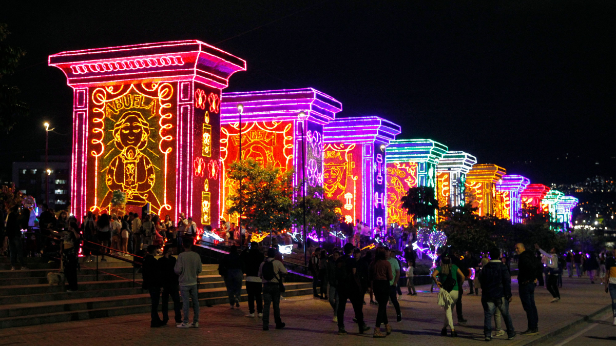 LUCES DE BOGOTA & MEDELLIN EN NAVIDAD – 2025